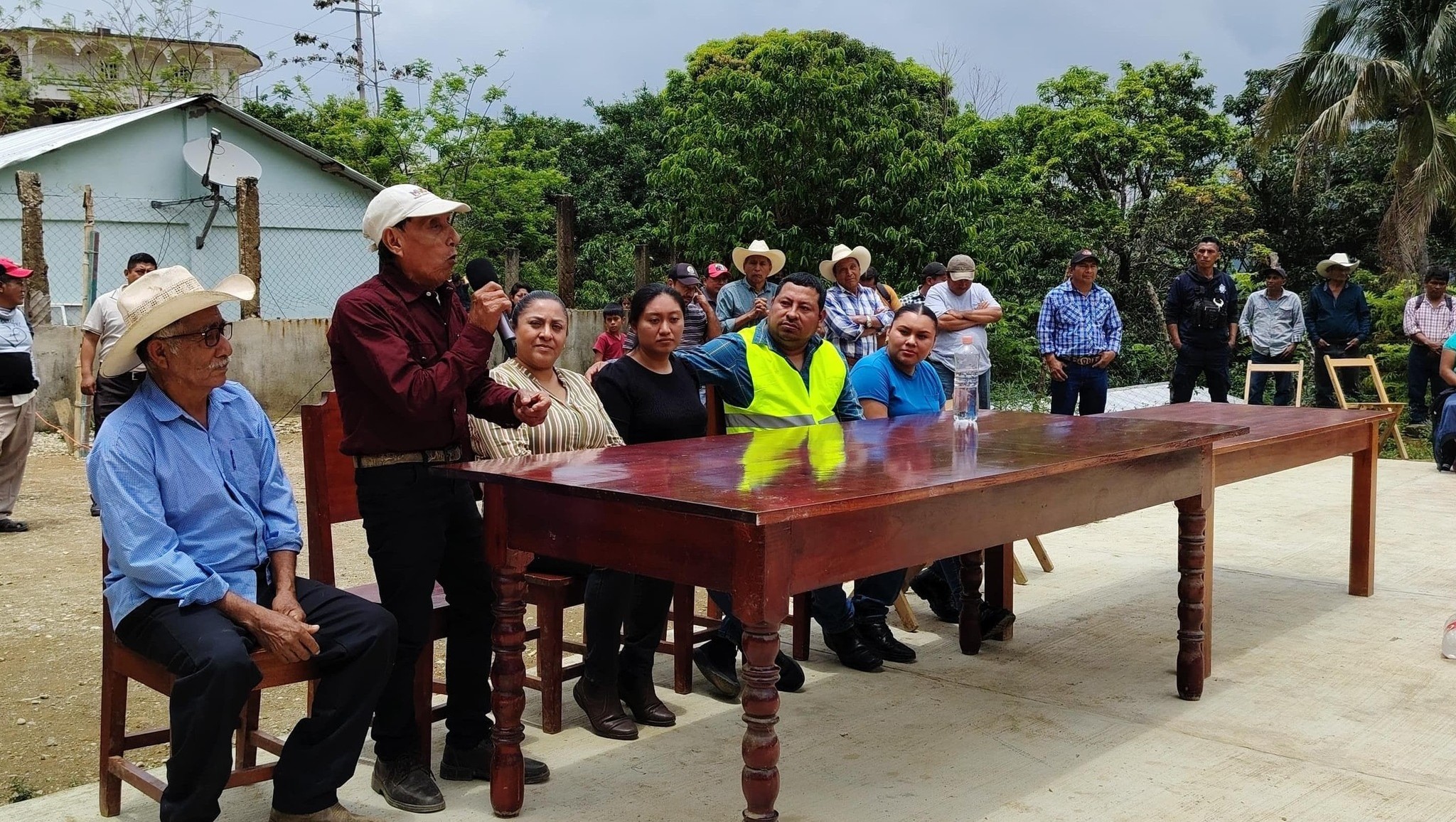 EL PRESIDENTE MAJIN AGUILAR UTRILLA VISITA EL EJIDO VALENTÍN DE LA SIERRA