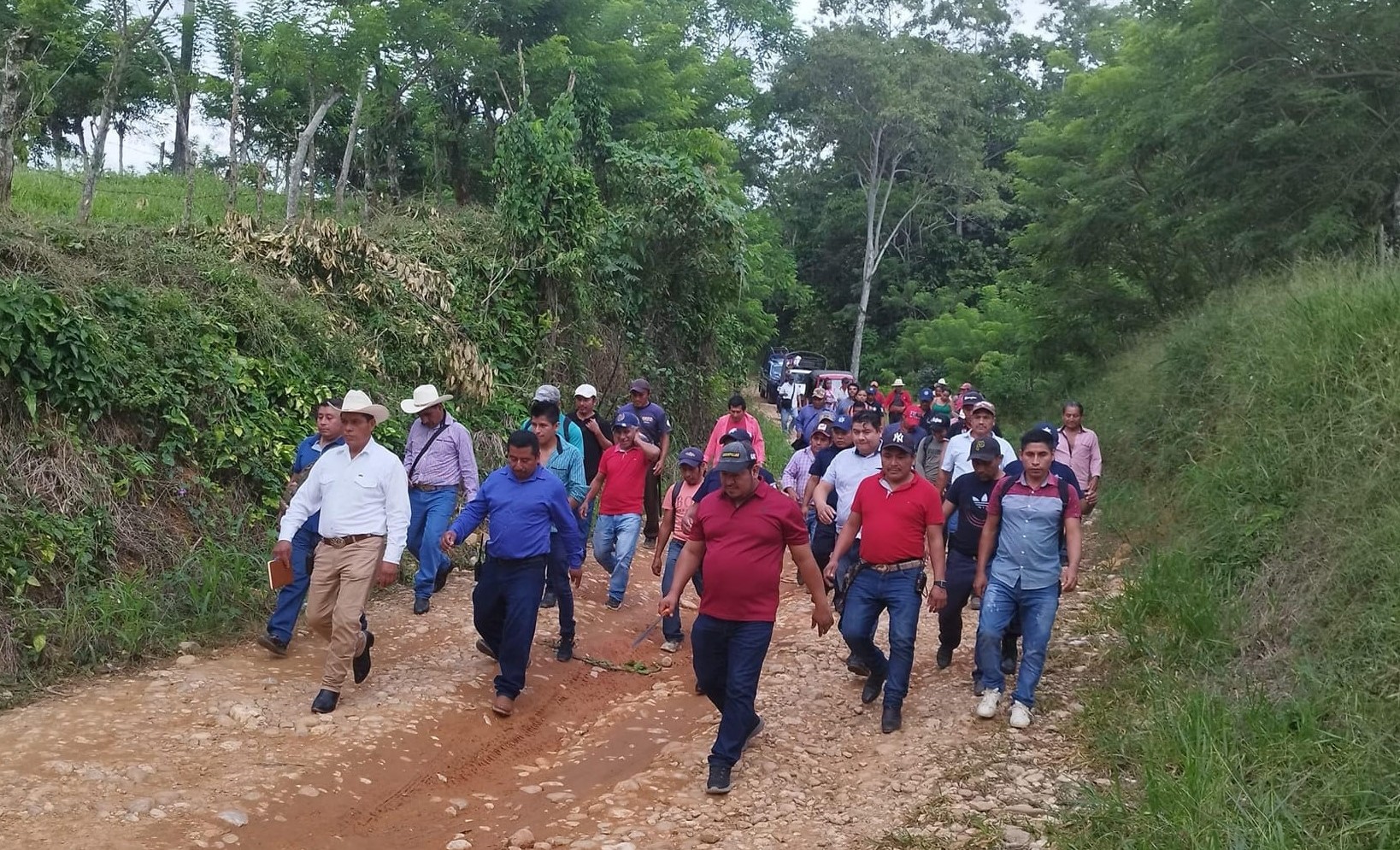 Supervisión y recorrido en los caminos de las Comunidades Rurales.