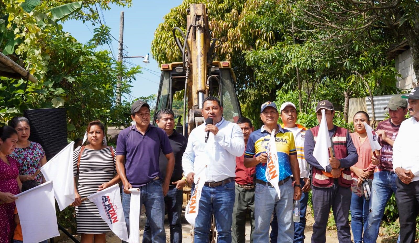Banderazo de inicio a la obra de pavimentación con concreto hidráulico en el Barrio Santa Cruz