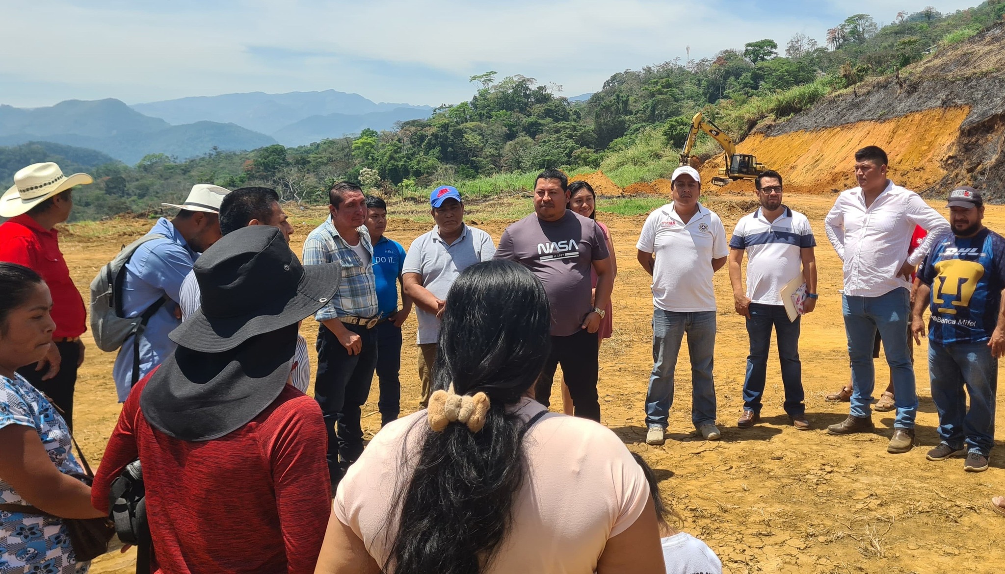 Banderazo de inicio a los trabajos  de la Rehabilitación del Campo de Fútbol Municipal,